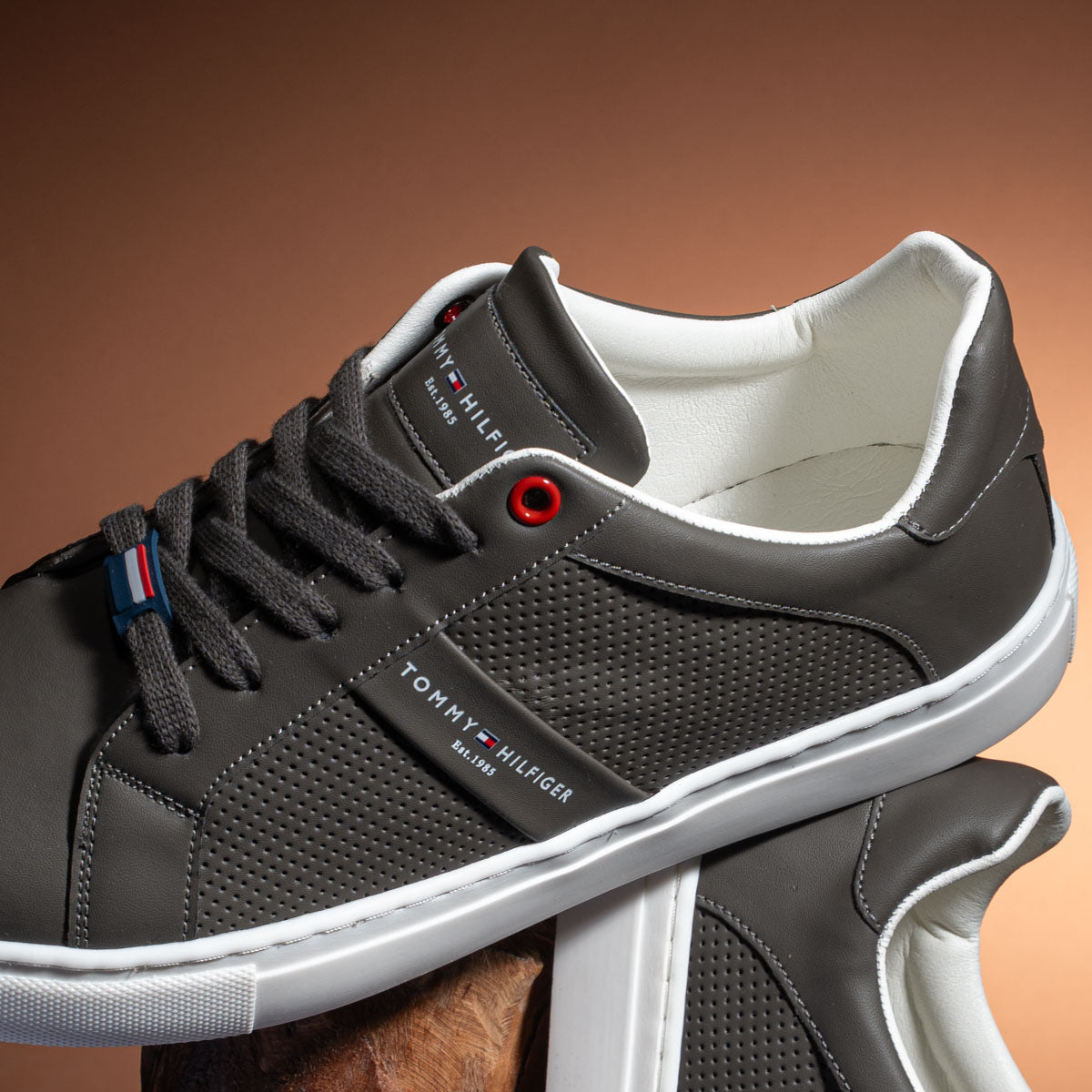 Tommy Sneakers
