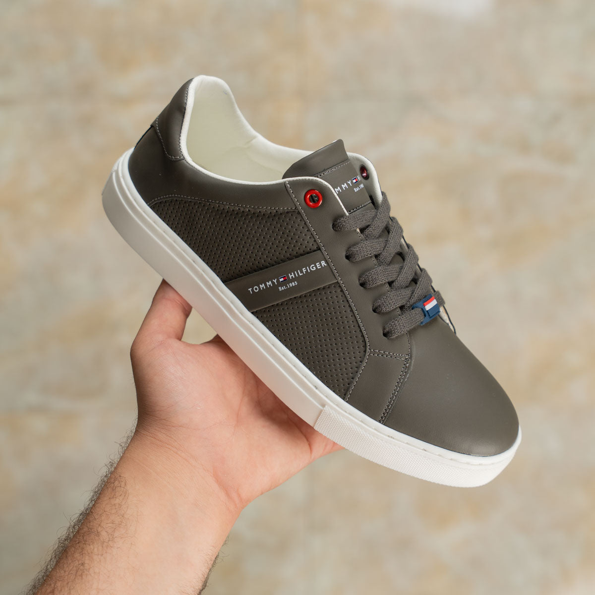 Tommy Sneakers